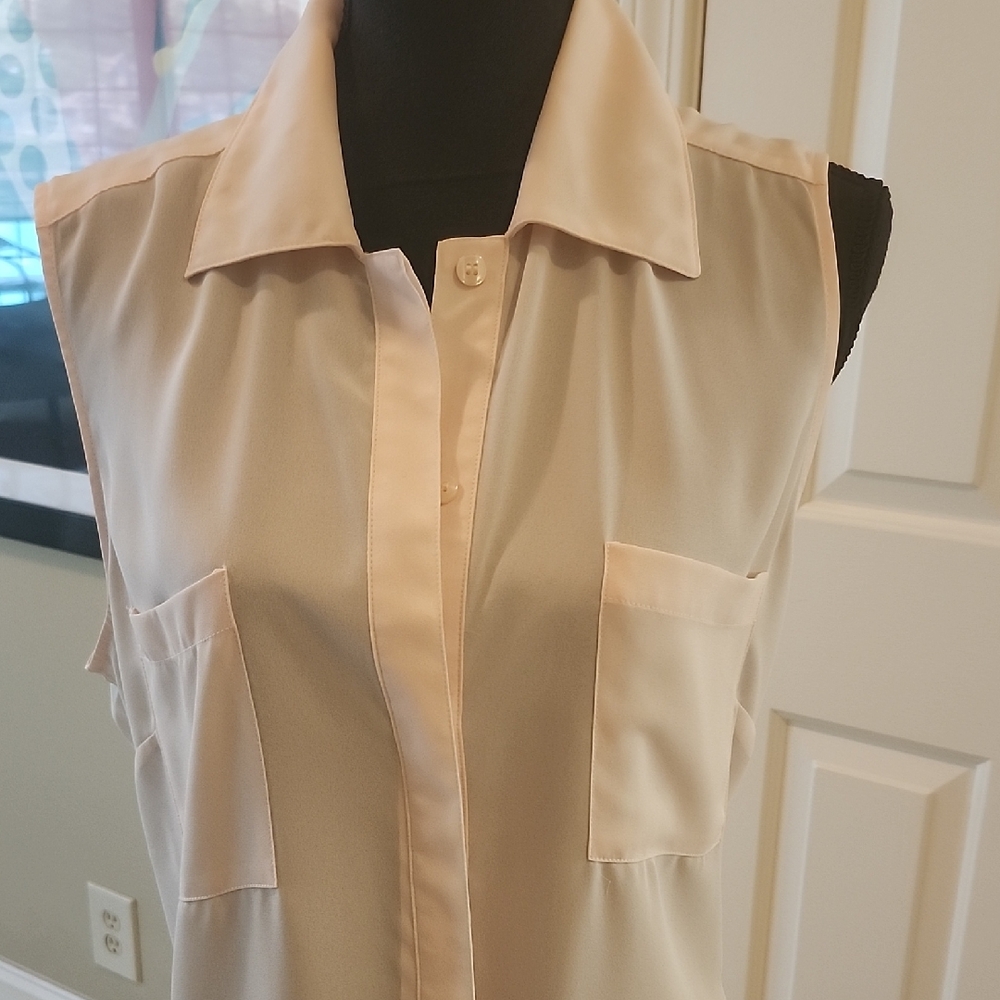 Anne Klein Sleeveless Blouse in Cream
